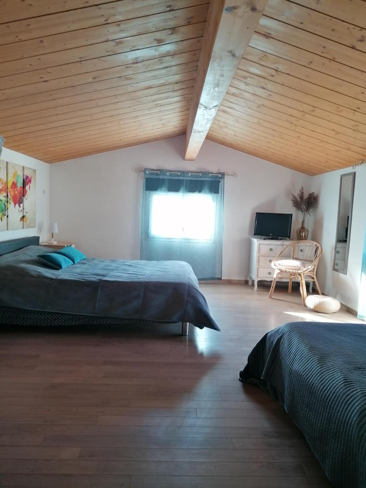 Chambre familiale le pêcher Saillans  Quarto foto
